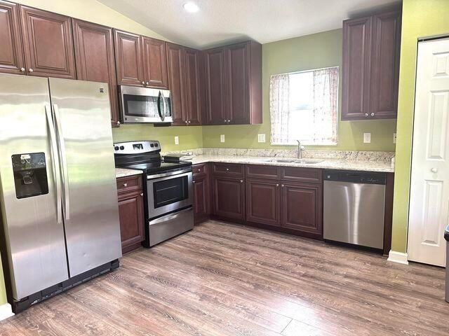 出租: $2,750 (2 贝兹, 1 浴室, 1029 平方英尺)