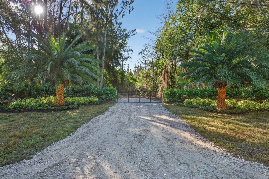 For Sale: $1,150,000 (4 beds, 2 baths, 1598 Square Feet)