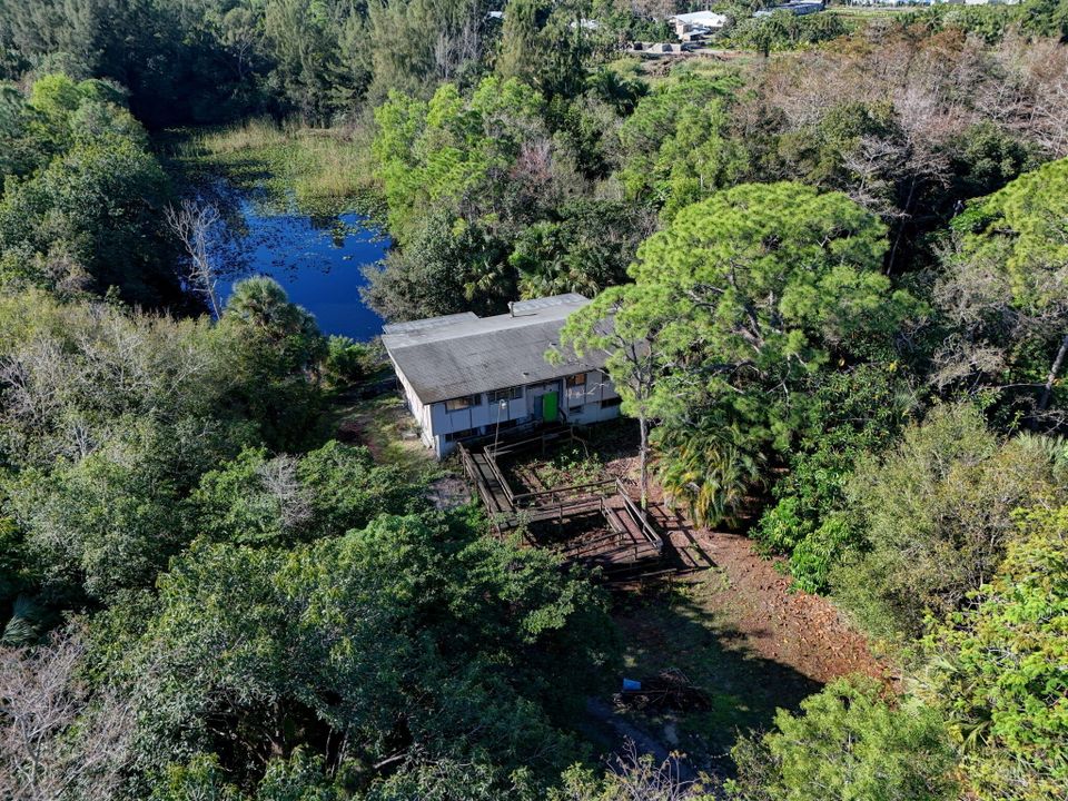 For Sale: $1,150,000 (4 beds, 2 baths, 1598 Square Feet)