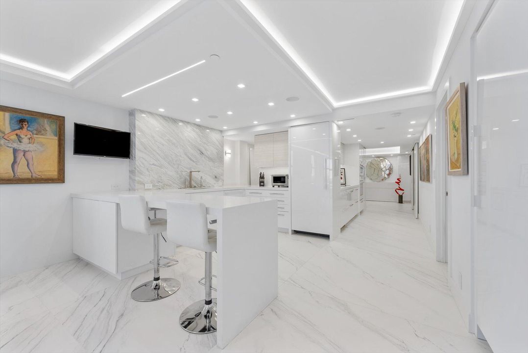 For Sale: $2,000,000 (2 beds, 2 baths, 2210 Square Feet)