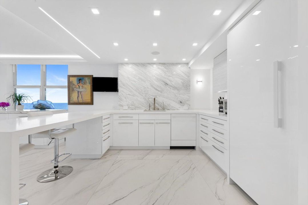 For Sale: $2,000,000 (2 beds, 2 baths, 2210 Square Feet)