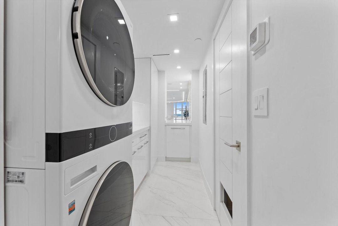 For Sale: $2,000,000 (2 beds, 2 baths, 2210 Square Feet)