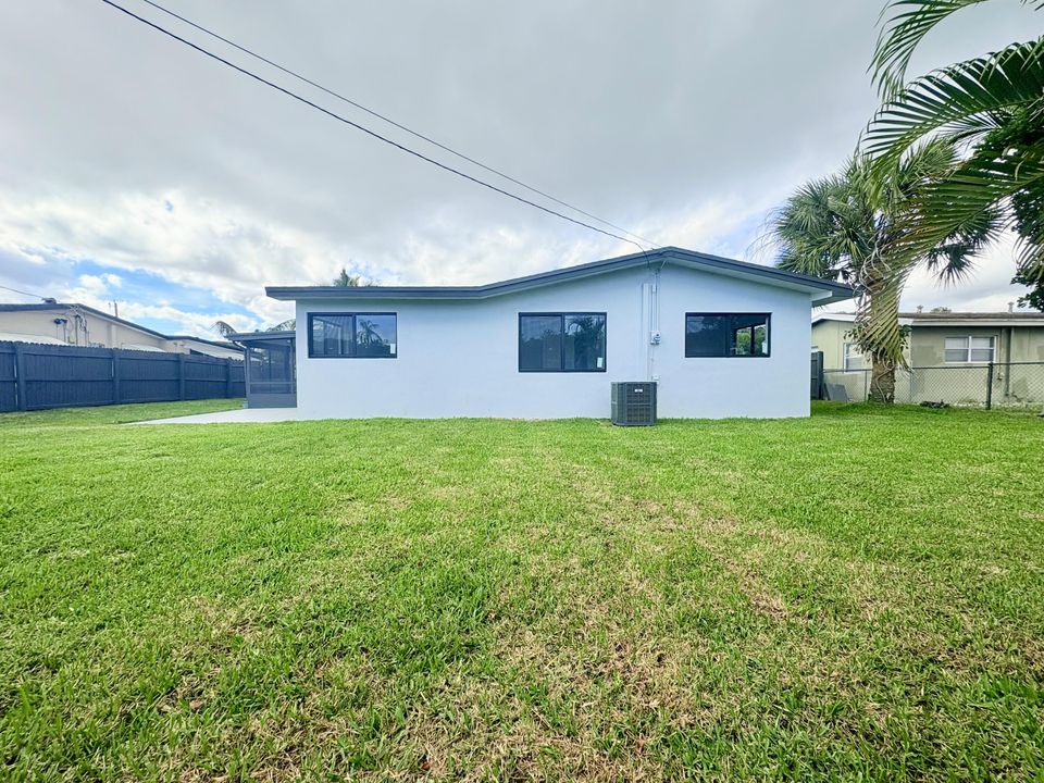 待售: $569,000 (4 贝兹, 2 浴室, 1344 平方英尺)