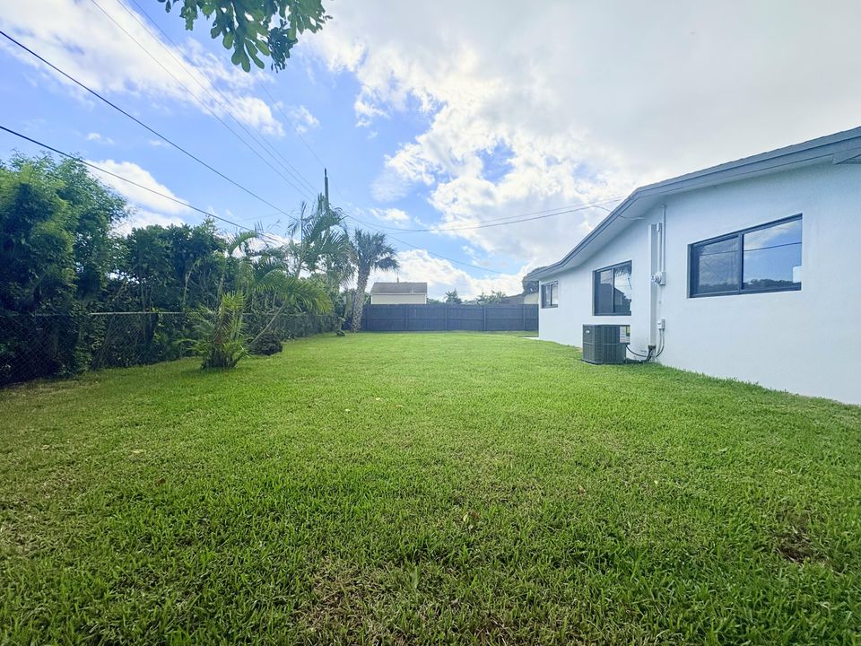 待售: $569,000 (4 贝兹, 2 浴室, 1344 平方英尺)