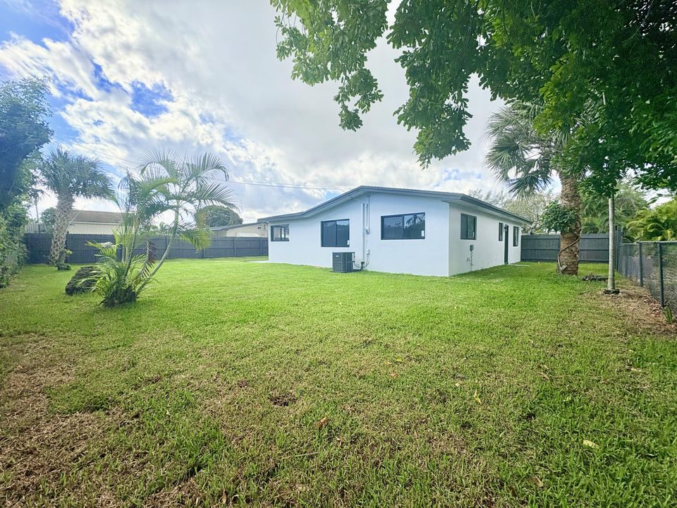 待售: $569,000 (4 贝兹, 2 浴室, 1344 平方英尺)