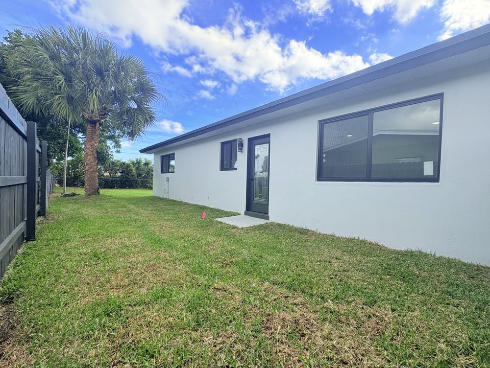 待售: $569,000 (4 贝兹, 2 浴室, 1344 平方英尺)