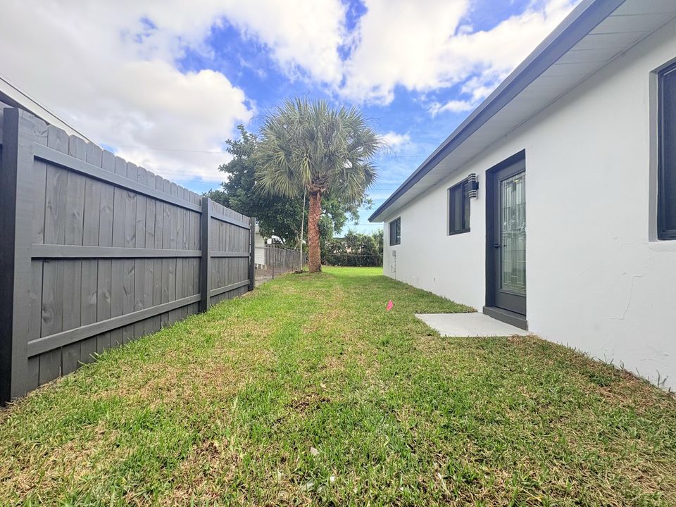 待售: $569,000 (4 贝兹, 2 浴室, 1344 平方英尺)