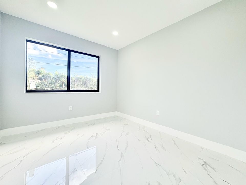 待售: $569,000 (4 贝兹, 2 浴室, 1344 平方英尺)