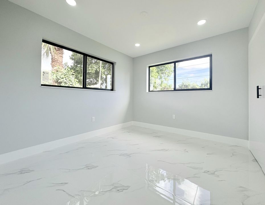 待售: $569,000 (4 贝兹, 2 浴室, 1344 平方英尺)