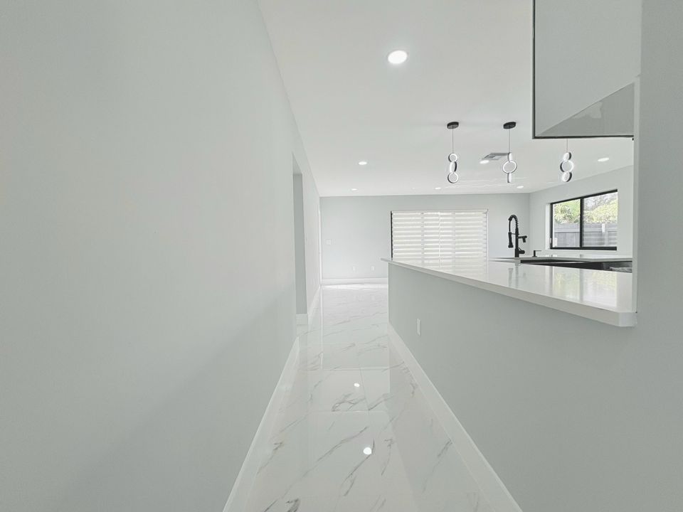 待售: $569,000 (4 贝兹, 2 浴室, 1344 平方英尺)