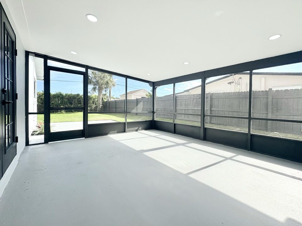 待售: $569,000 (4 贝兹, 2 浴室, 1344 平方英尺)