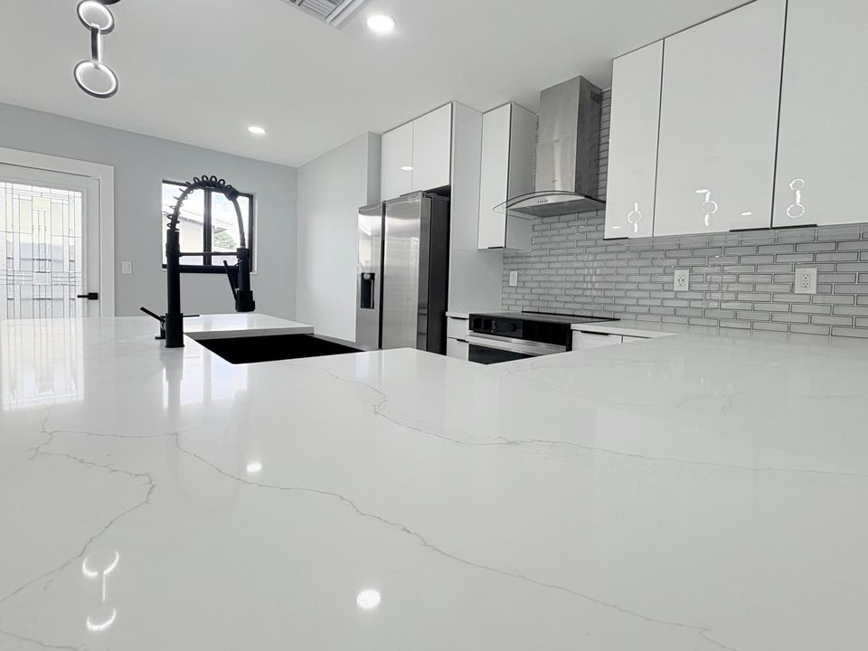 待售: $569,000 (4 贝兹, 2 浴室, 1344 平方英尺)