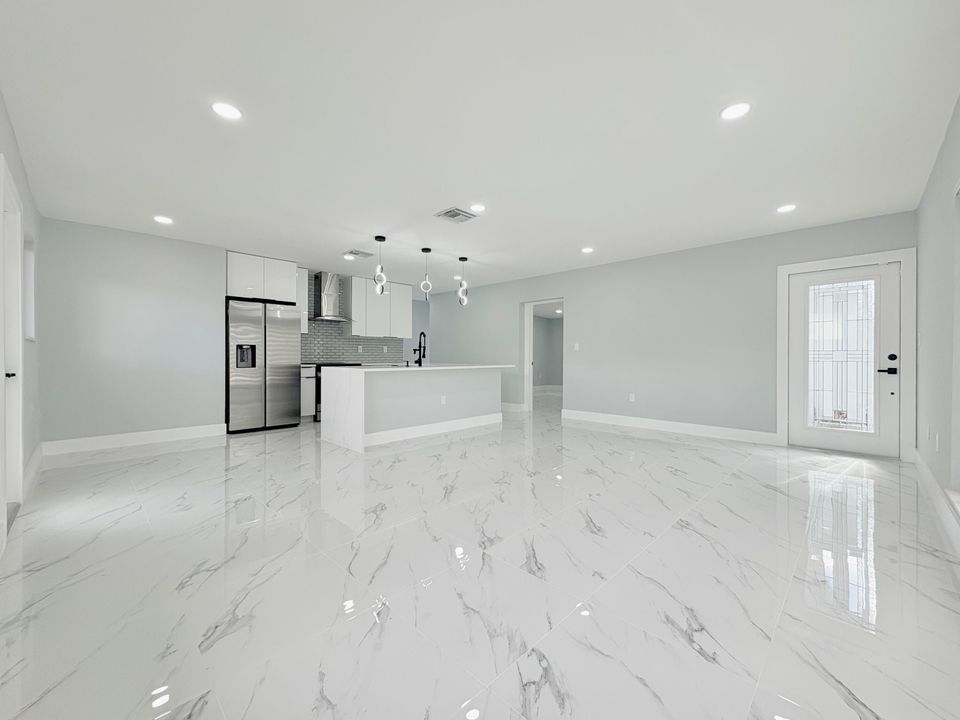 待售: $569,000 (4 贝兹, 2 浴室, 1344 平方英尺)