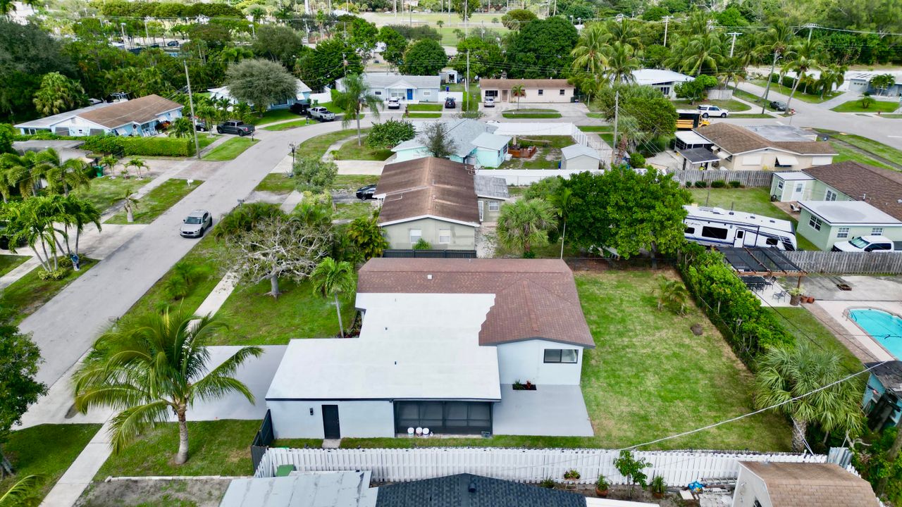 待售: $569,000 (4 贝兹, 2 浴室, 1344 平方英尺)