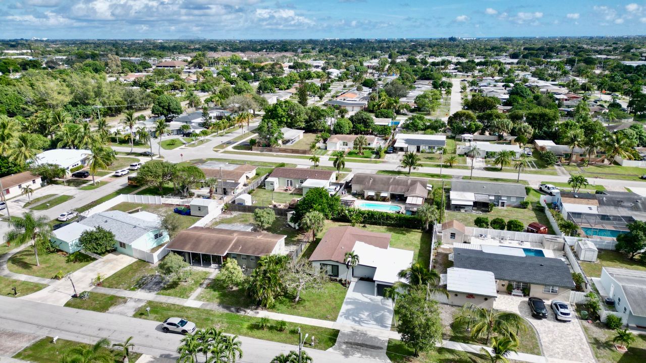 待售: $569,000 (4 贝兹, 2 浴室, 1344 平方英尺)