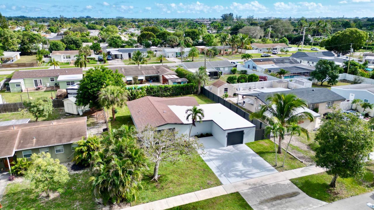 待售: $569,000 (4 贝兹, 2 浴室, 1344 平方英尺)