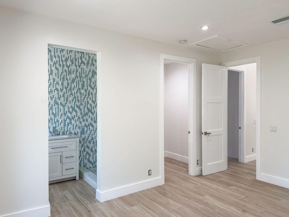 待售: $1,600,000 (2 贝兹, 1 浴室, 1280 平方英尺)