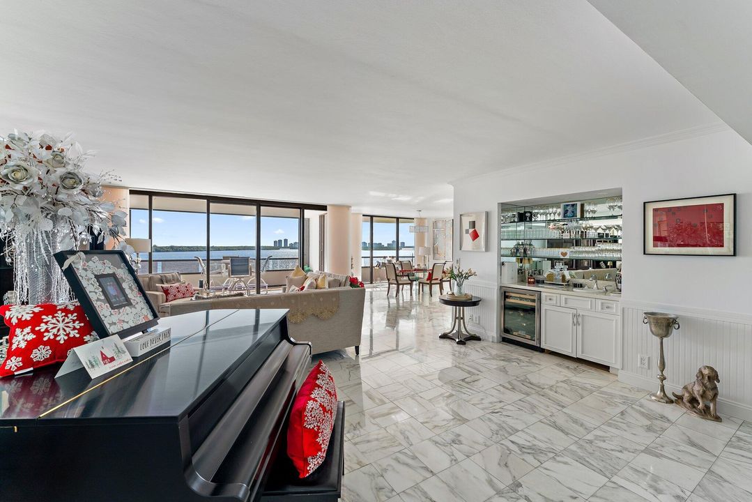 待售: $895,000 (2 贝兹, 2 浴室, 2444 平方英尺)