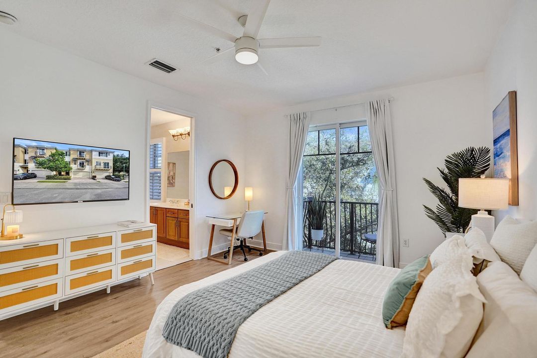 出租: $5,500 (3 贝兹, 3 浴室, 2334 平方英尺)