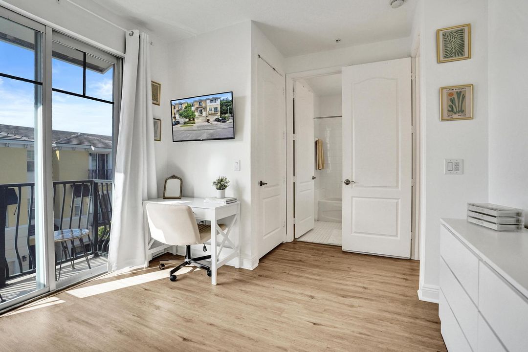 出租: $5,500 (3 贝兹, 3 浴室, 2334 平方英尺)