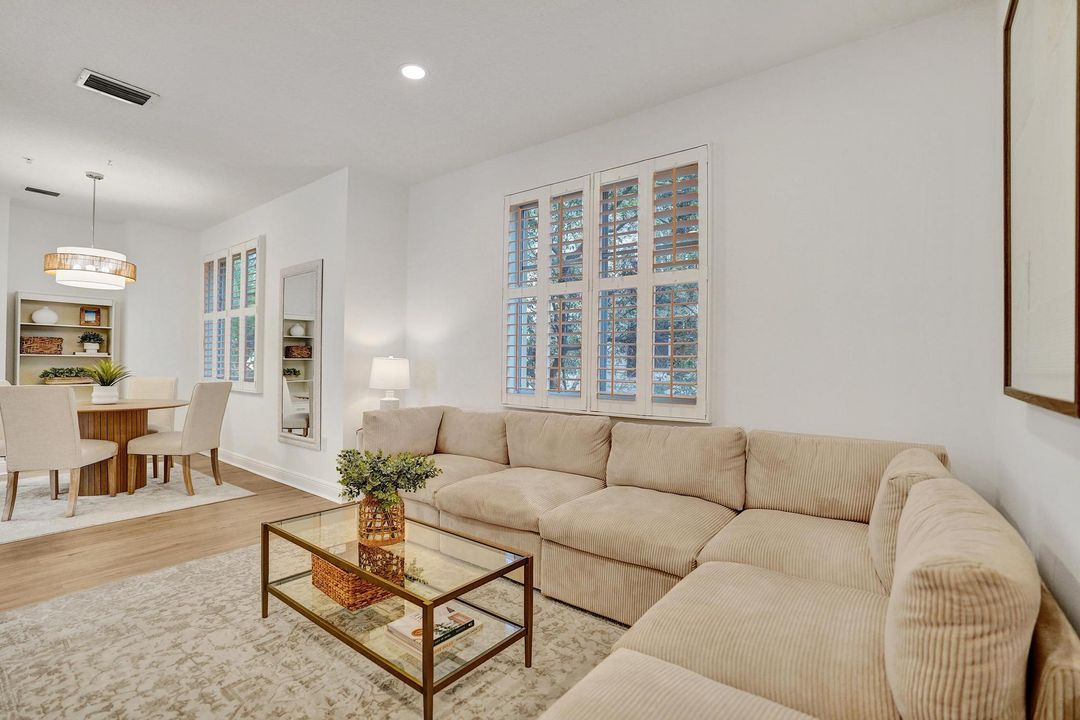 出租: $5,500 (3 贝兹, 3 浴室, 2334 平方英尺)