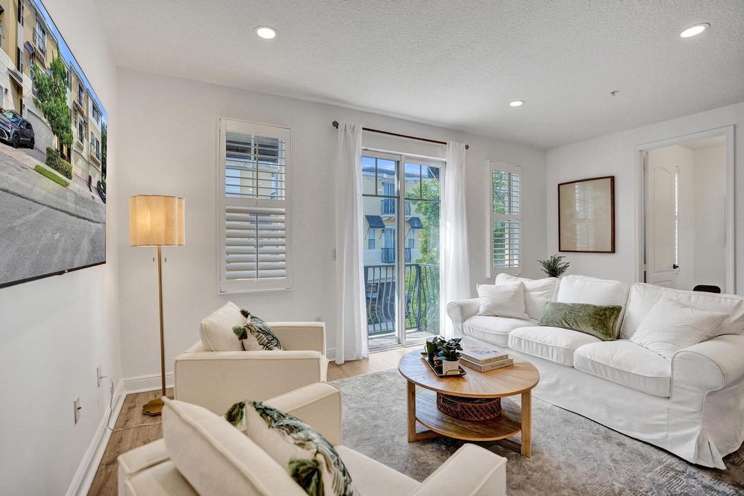 出租: $5,500 (3 贝兹, 3 浴室, 2334 平方英尺)