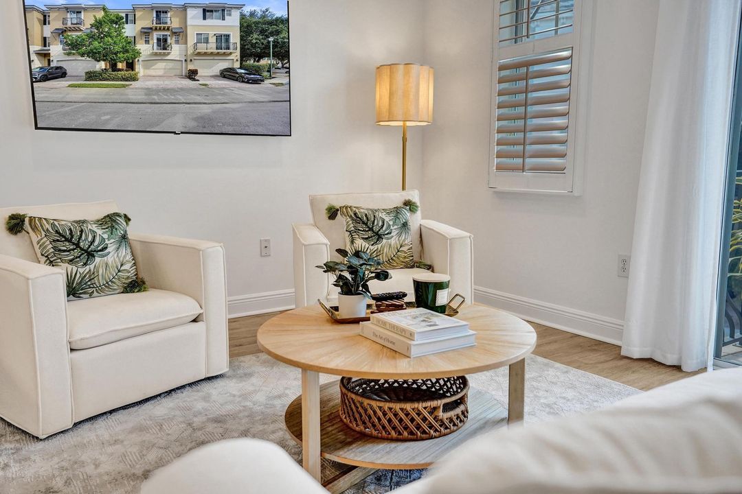 出租: $5,500 (3 贝兹, 3 浴室, 2334 平方英尺)