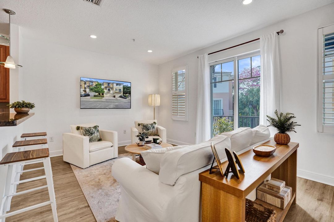 出租: $5,500 (3 贝兹, 3 浴室, 2334 平方英尺)