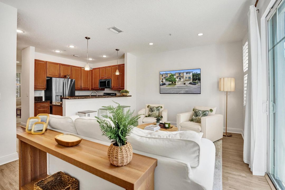 出租: $5,500 (3 贝兹, 3 浴室, 2334 平方英尺)