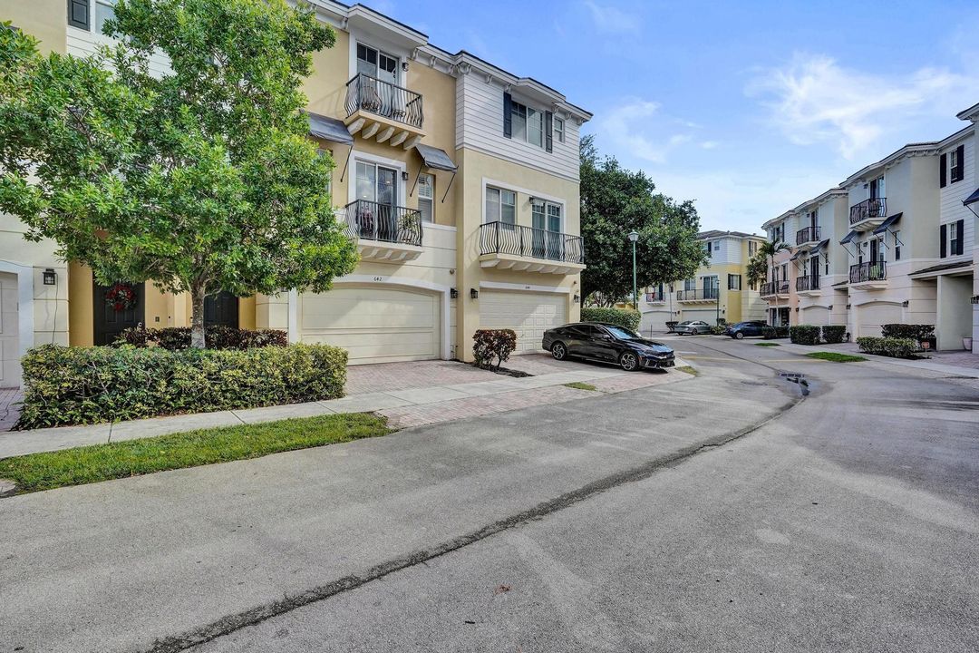 出租: $5,500 (3 贝兹, 3 浴室, 2334 平方英尺)