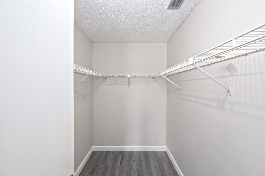 For Sale: $399,000 (3 beds, 2 baths, 1537 Square Feet)