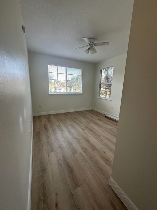 Под контрактом: $2,100 (2 спален, 2 ванн, 1258 Квадратных фут)