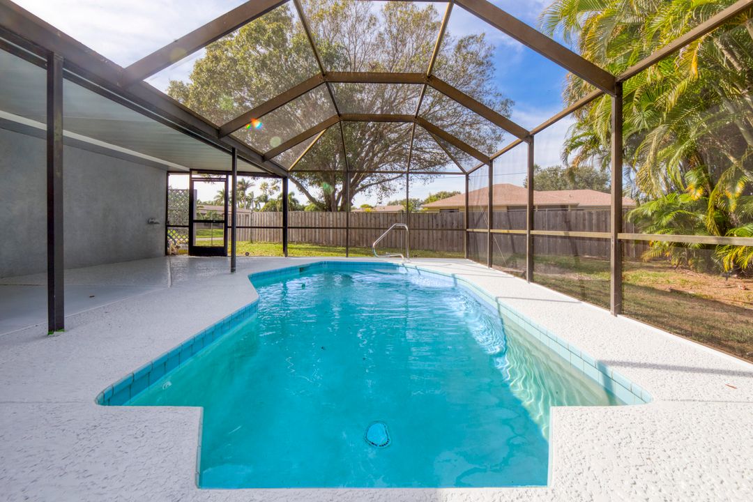 For Sale: $399,000 (3 beds, 2 baths, 1537 Square Feet)