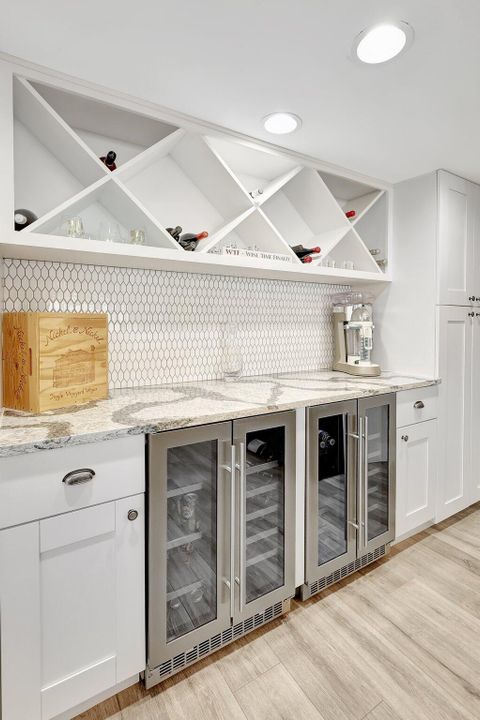 For Sale: $1,150,000 (3 beds, 2 baths, 2701 Square Feet)