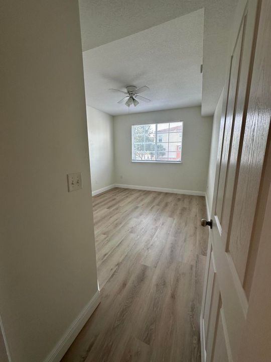 Под контрактом: $2,100 (2 спален, 2 ванн, 1258 Квадратных фут)