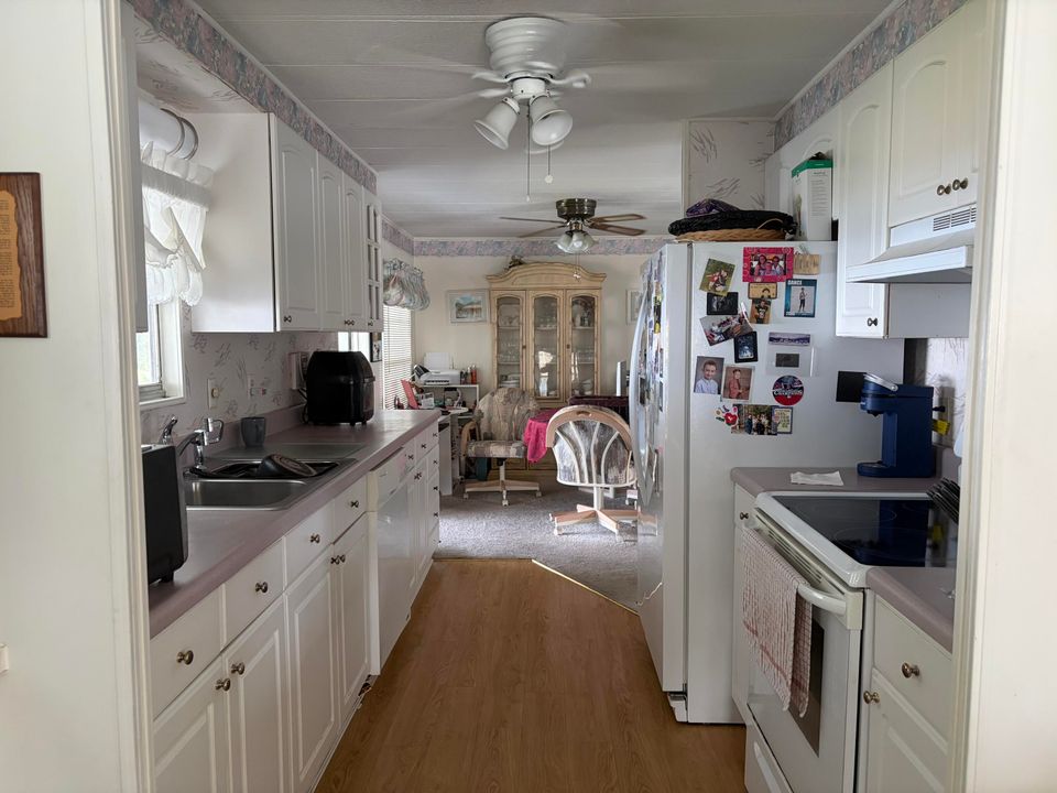 На продажу: $35,000 (2 спален, 2 ванн, 1460 Квадратных фут)