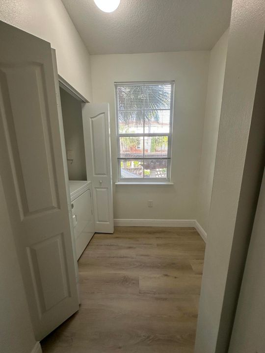 Под контрактом: $2,100 (2 спален, 2 ванн, 1258 Квадратных фут)