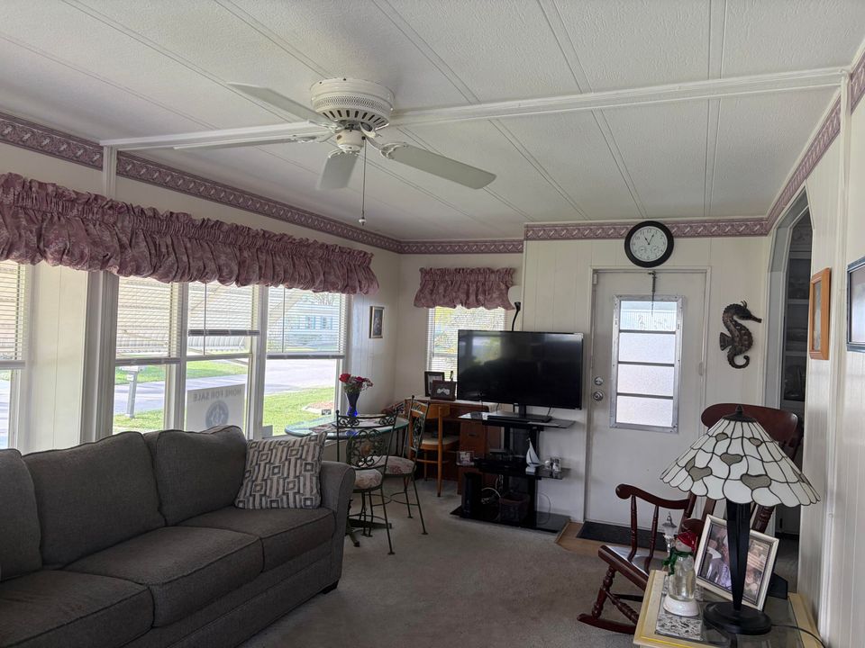 На продажу: $35,000 (2 спален, 2 ванн, 1460 Квадратных фут)