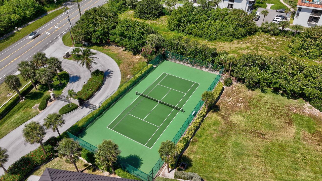 For Sale: $1,150,000 (3 beds, 2 baths, 2701 Square Feet)