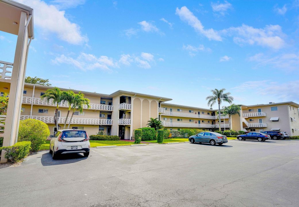 待售: $90,000 (2 贝兹, 1 浴室, 894 平方英尺)