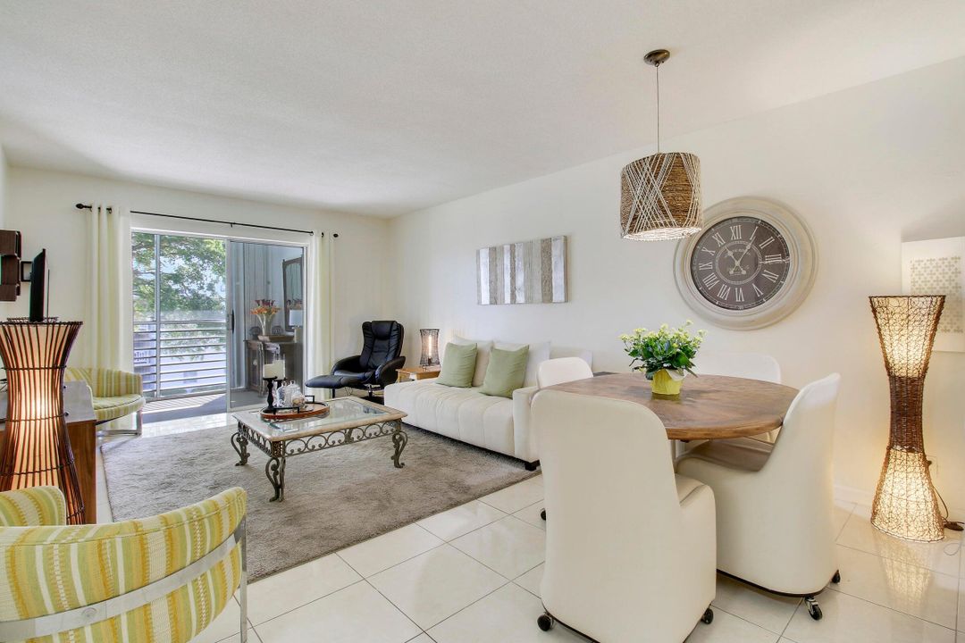 待售: $90,000 (2 贝兹, 1 浴室, 894 平方英尺)