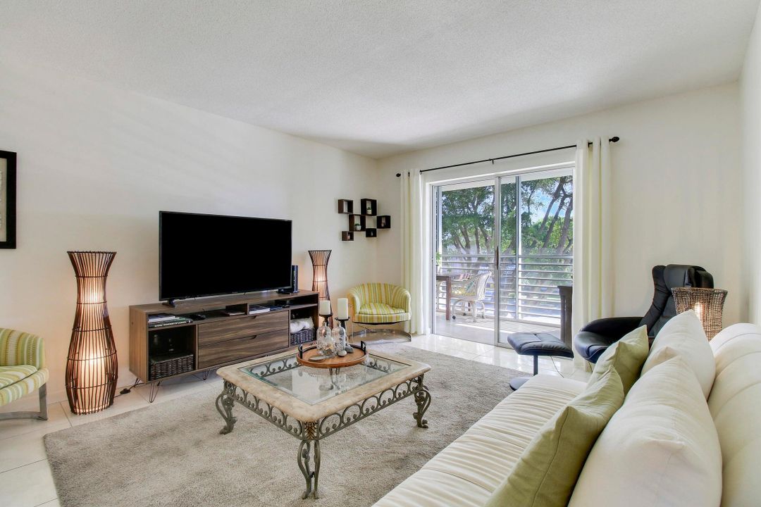 待售: $90,000 (2 贝兹, 1 浴室, 894 平方英尺)