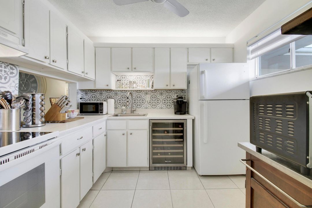 待售: $90,000 (2 贝兹, 1 浴室, 894 平方英尺)