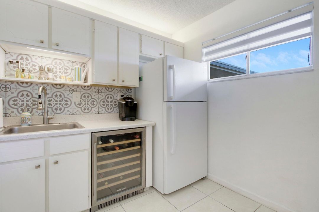 待售: $90,000 (2 贝兹, 1 浴室, 894 平方英尺)