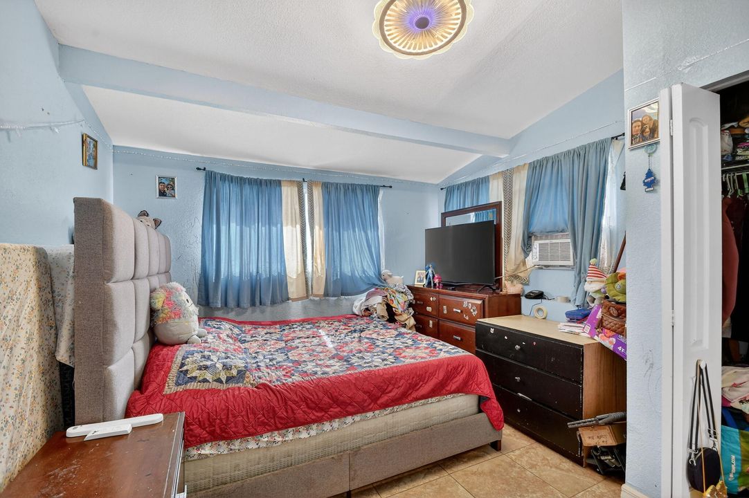 En Venta: $675,000 (0 camas, 0 baños, 1972 Pies cuadrados)