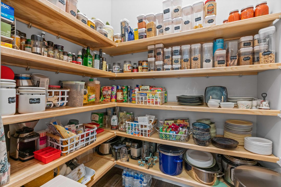 For Sale: $1,350,000 (3 beds, 3 baths, 2675 Square Feet)