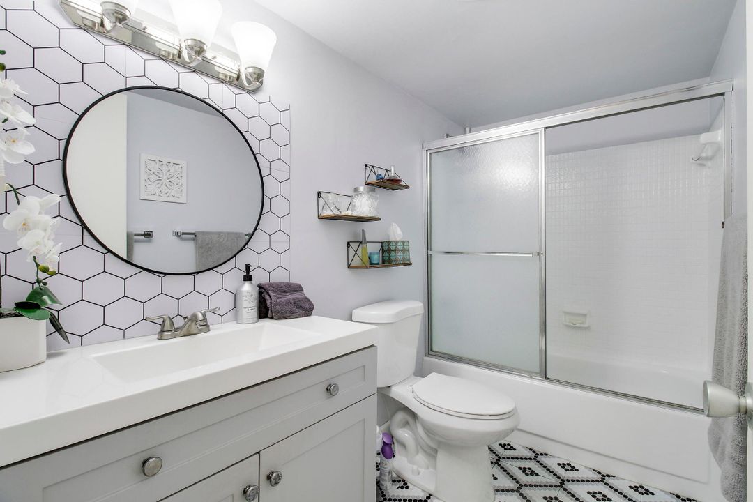 待售: $90,000 (2 贝兹, 1 浴室, 894 平方英尺)