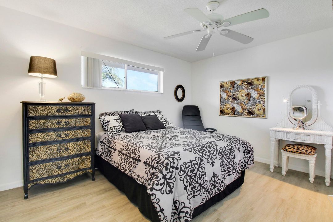 待售: $90,000 (2 贝兹, 1 浴室, 894 平方英尺)