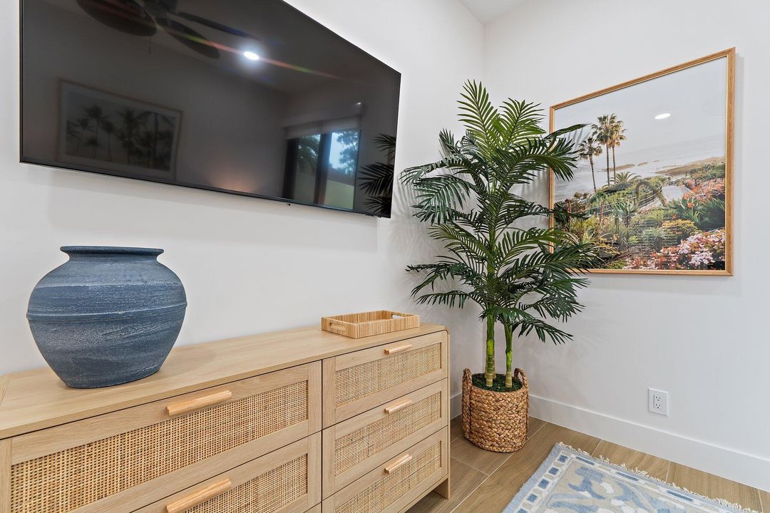 For Rent: $8,500 (2 beds, 2 baths, 1418 Square Feet)