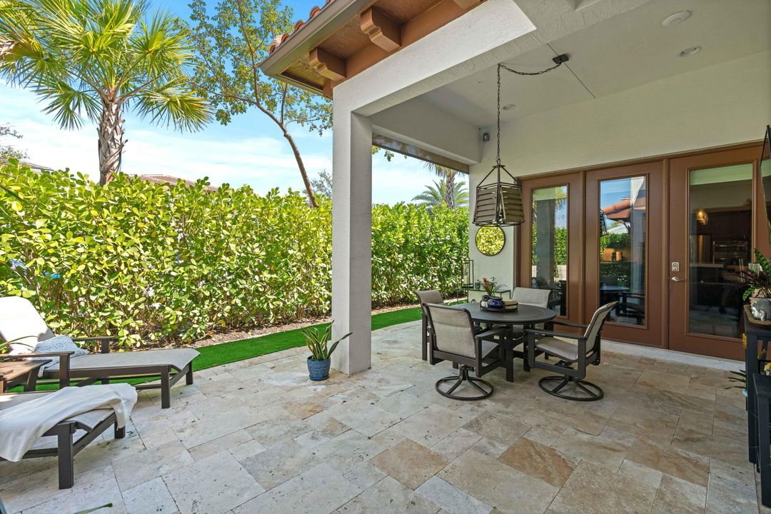 For Sale: $1,350,000 (3 beds, 3 baths, 2675 Square Feet)